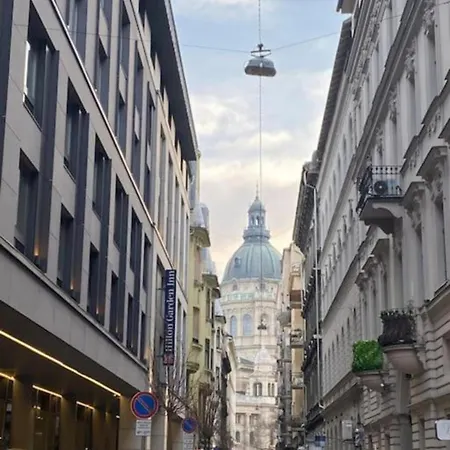 Premium Luxury Near Basilica Apartmán