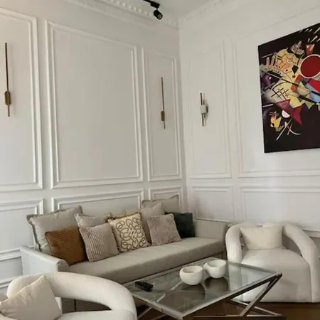 Premium Luxury Near Basilica Apartmán *